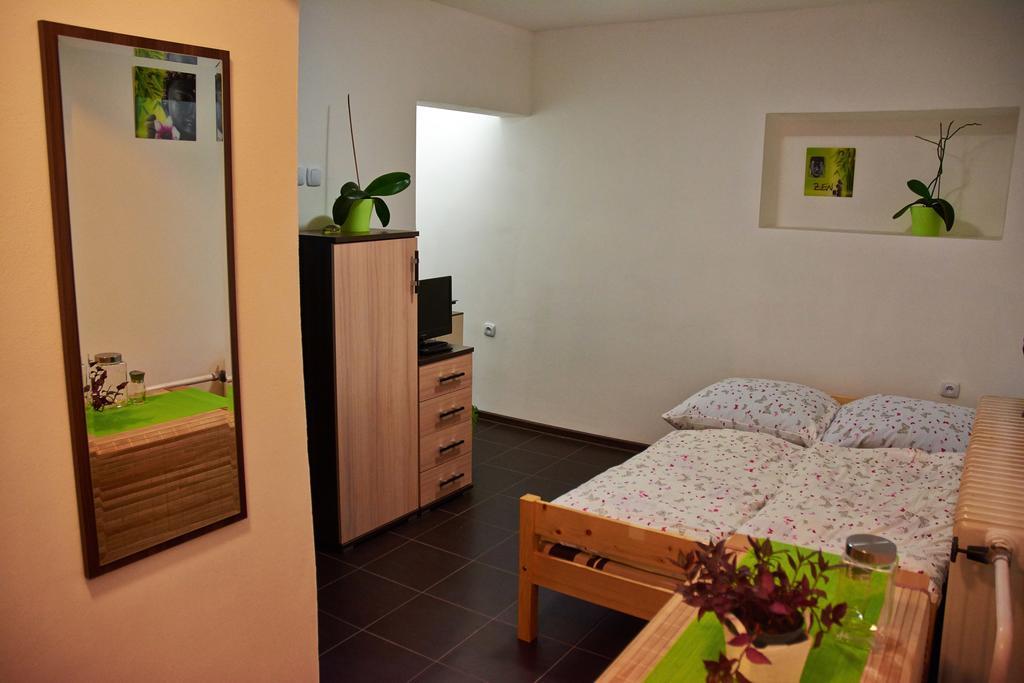 Apartment Pharamis Bešeňová Chambre photo